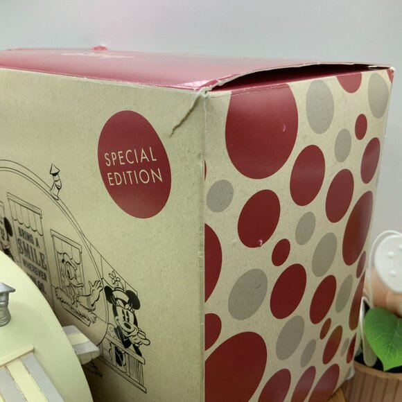 Disney Mickey Friends Camper "Bring a Smile Wherever You Go"  Figurine - Picture 7 of 7